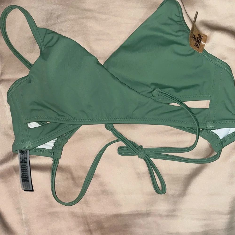 Two bikini - Picture 8 of 10